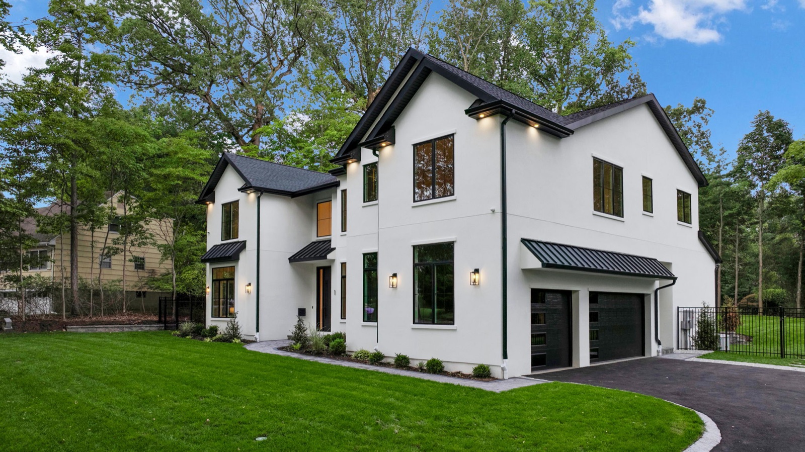 Old Tappan custom home — view 2 of 20.