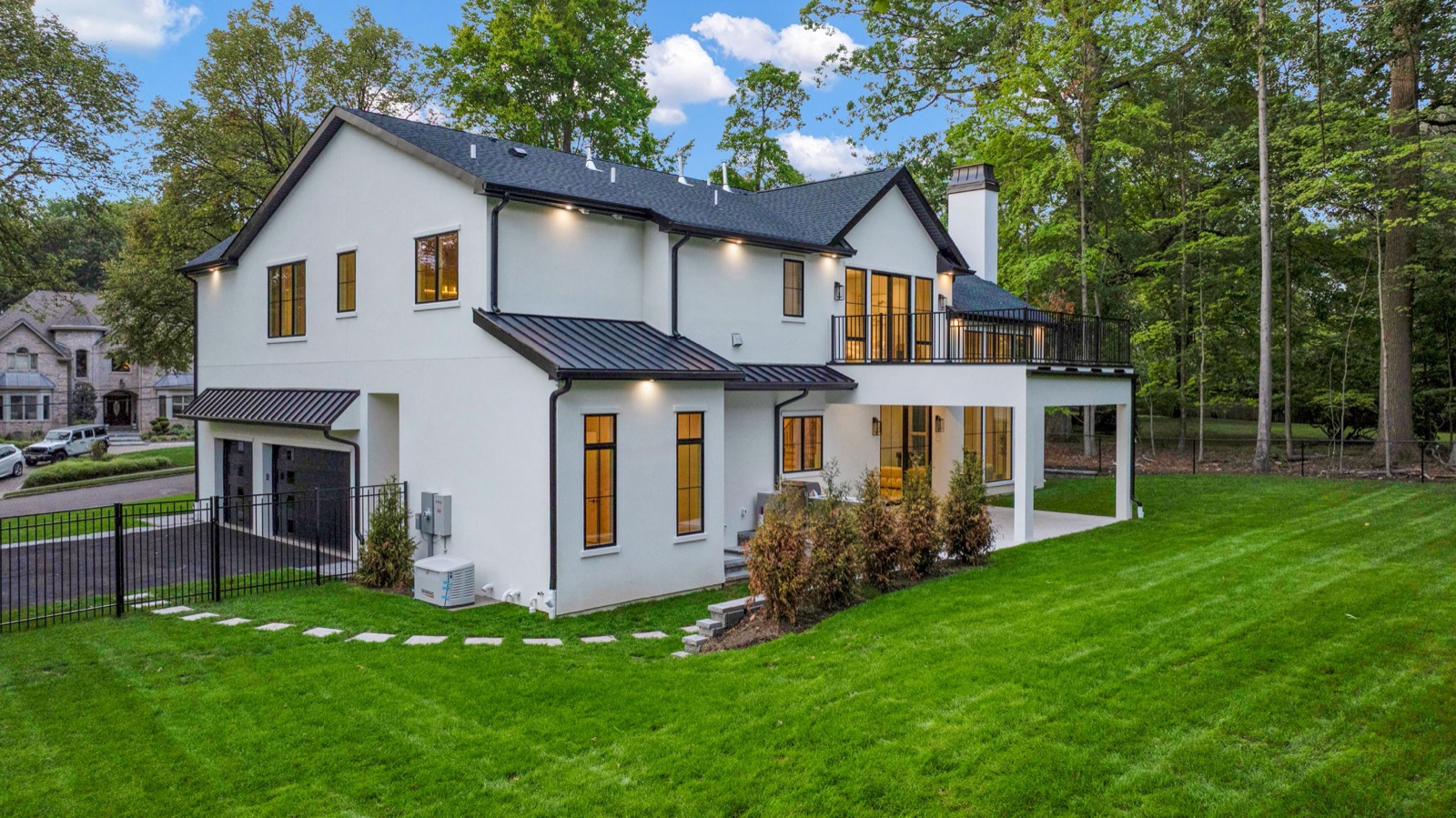 Old Tappan custom home — view 4 of 20.