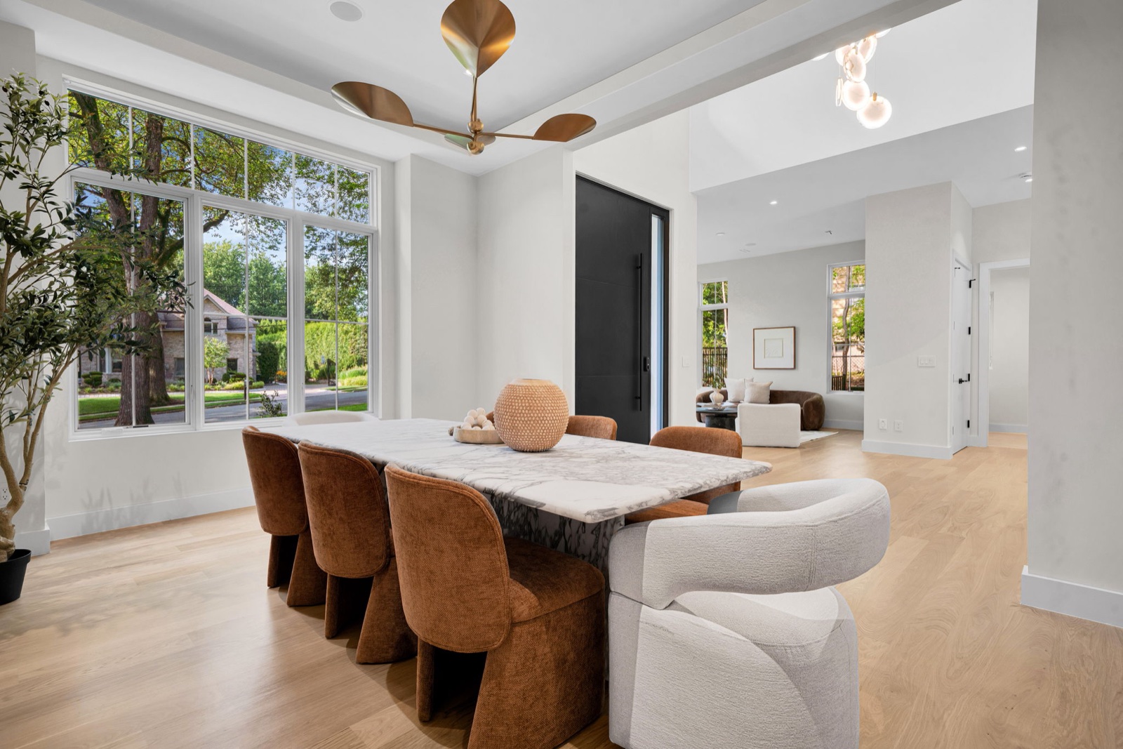 Old Tappan custom home — view 10 of 20.