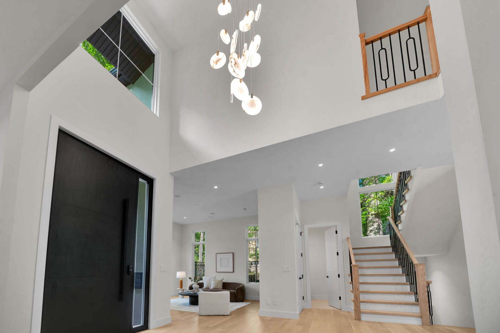 Old Tappan custom home — view 11 of 20.