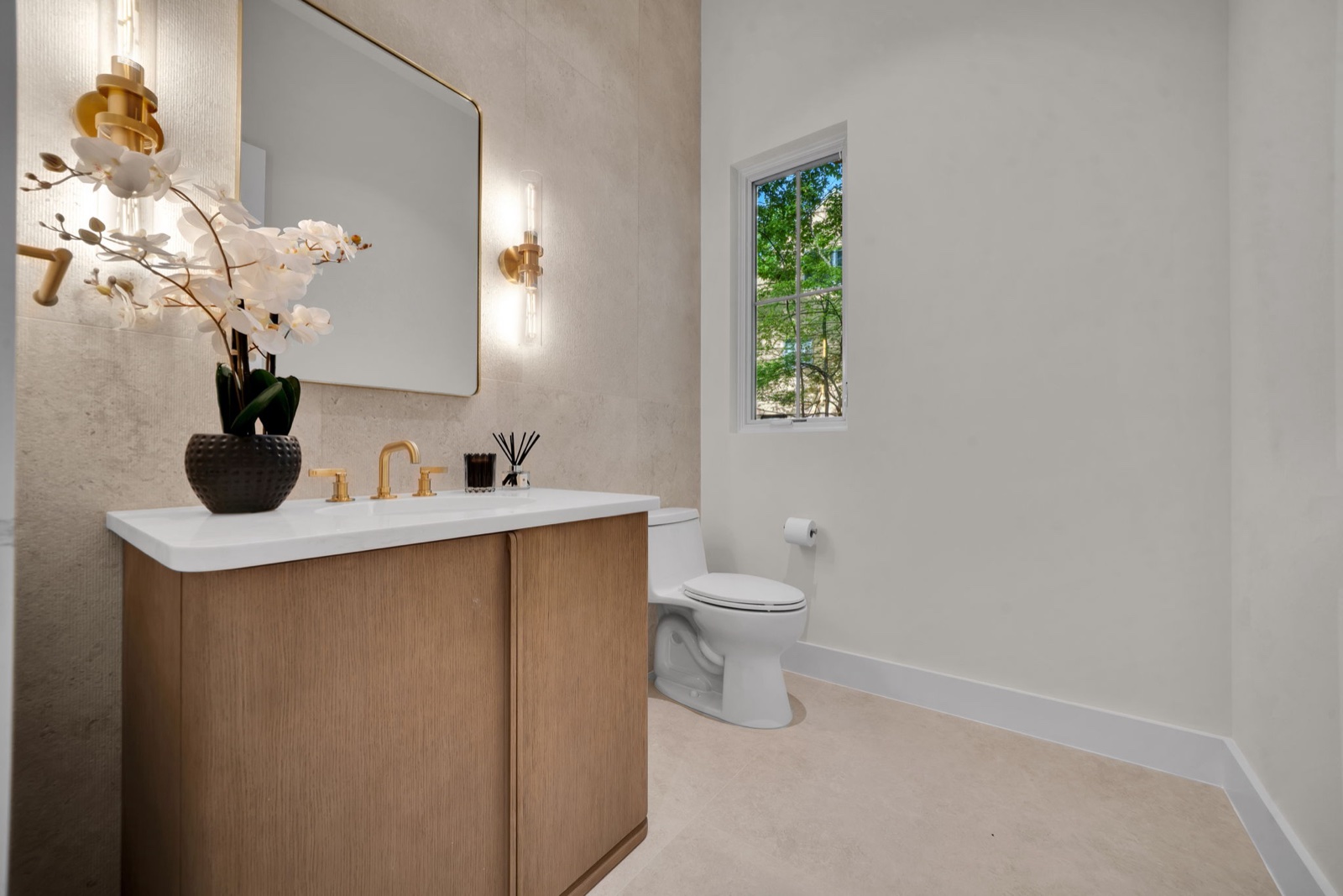 Old Tappan custom home — view 13 of 20.