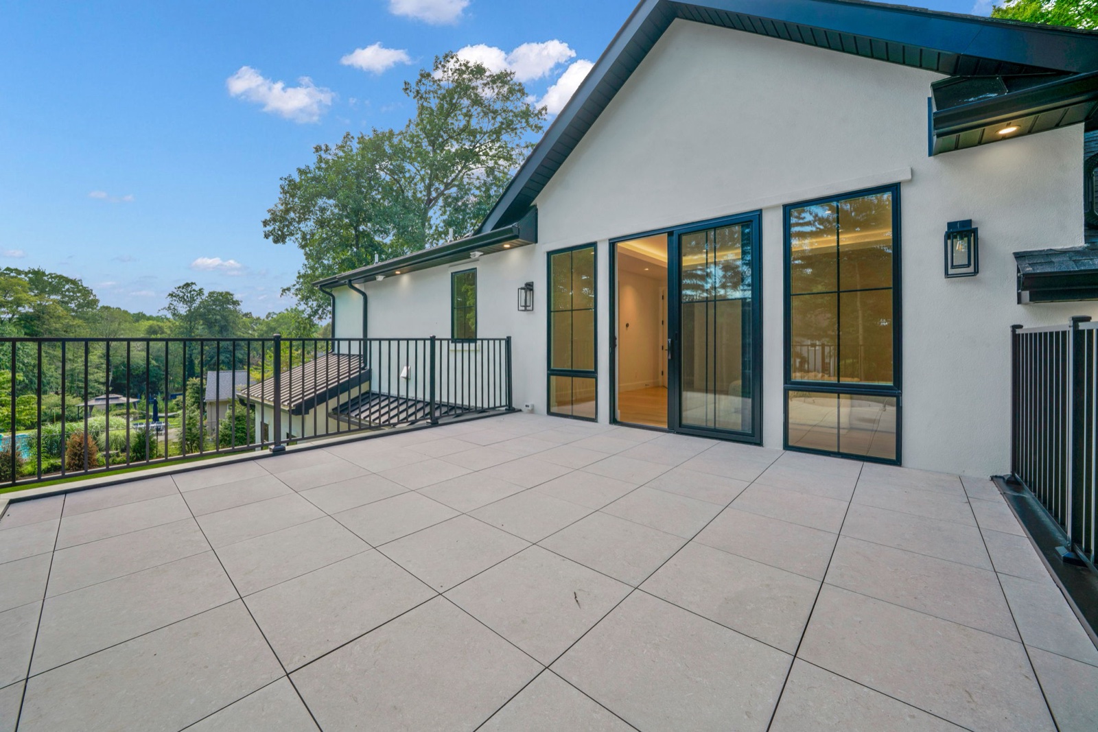 Old Tappan custom home — view 15 of 20.
