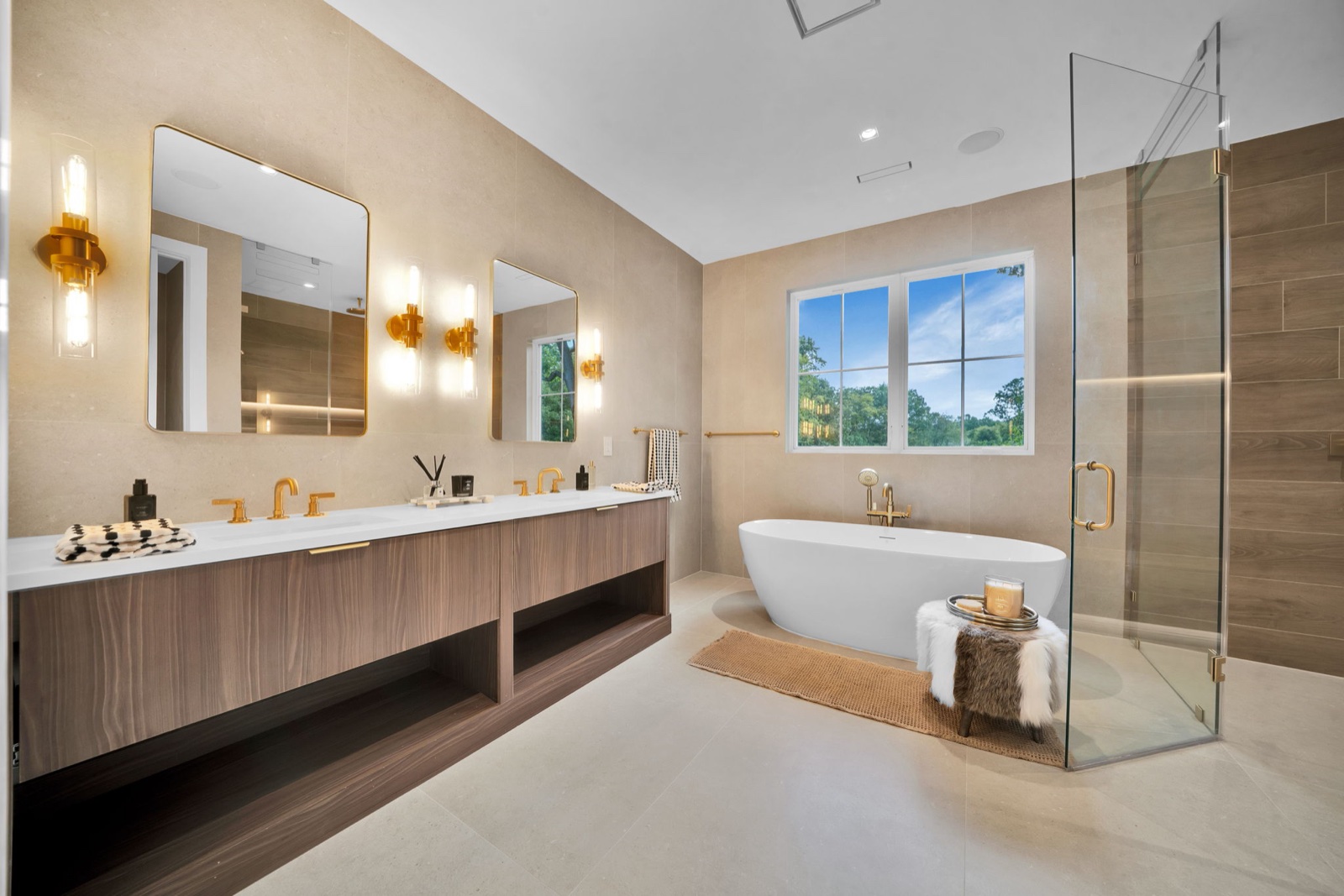 Old Tappan custom home — view 18 of 20.