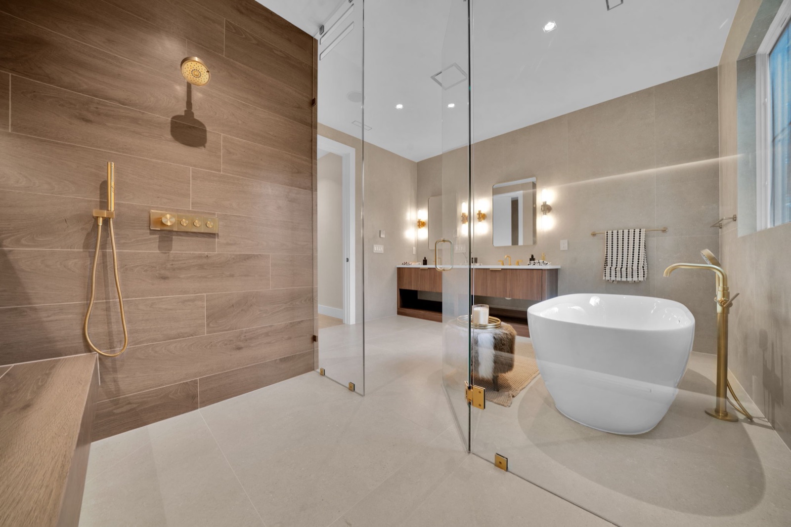 Old Tappan custom home — view 19 of 20.