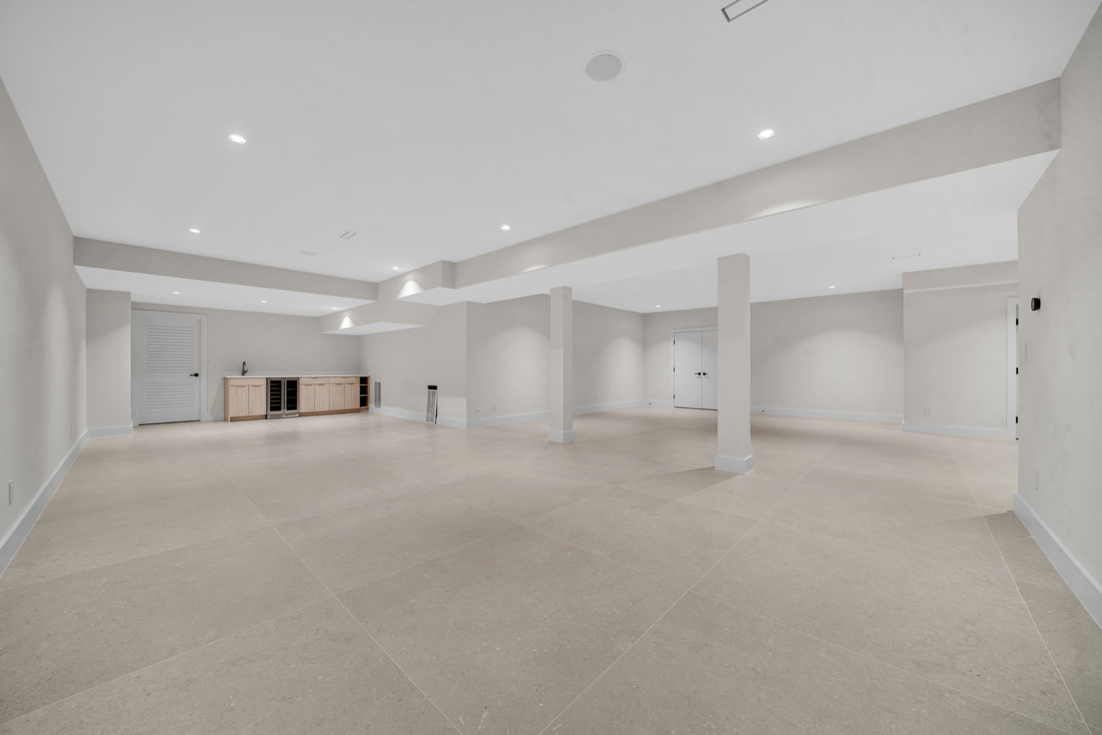 Old Tappan custom home — view 20 of 20.